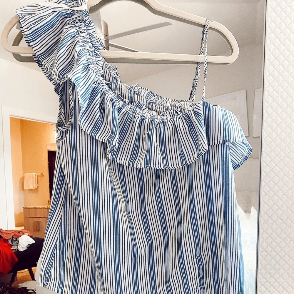 Sz S one shoulder top